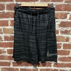 Nike Predator Dri-Fit 9” Men’s Black Gray Basketball Shorts Size Medium
